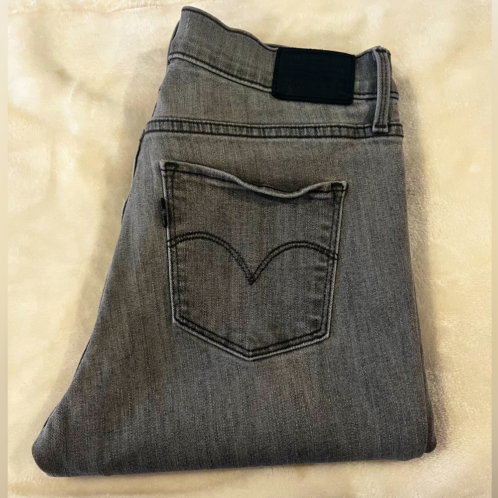 LEVIS DARK DENIM JEANS
